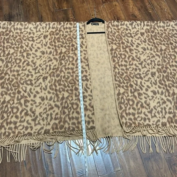 Amicale Pure Lambs Wool Leopard Animal Print Shawl Poncho Fringe - Picture 6 of 7